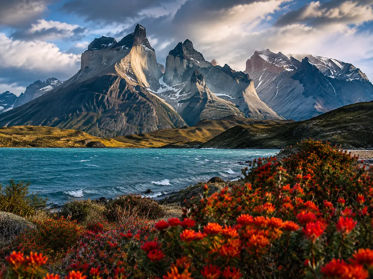 Los Cuernos bicolores sobre el lago Nordenskjöld